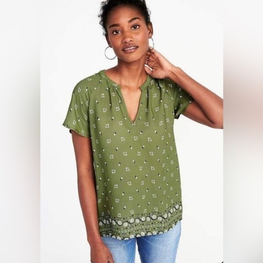 Old Navy olive green white and navy top size small